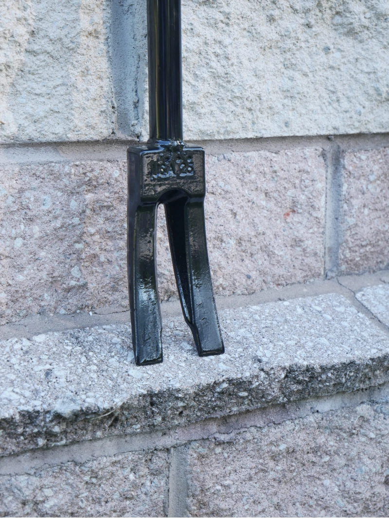 FSV Hook combining roof hook and Halligan functions